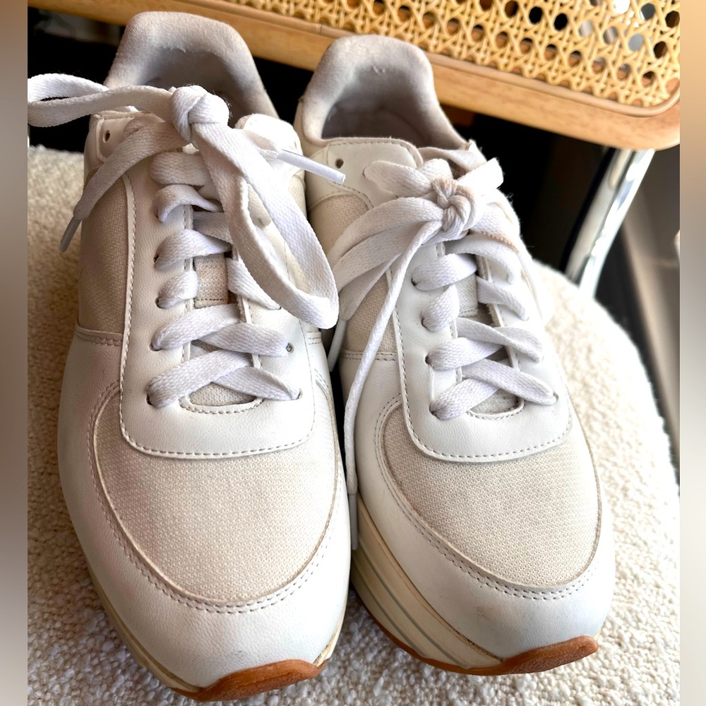 Brand: Zara Size: 36. Color: white